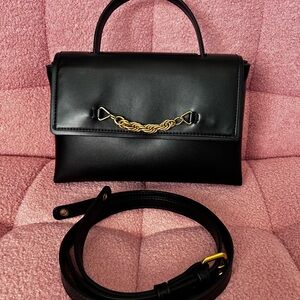 Elegant Black Handbag with Gold Chain Accent
